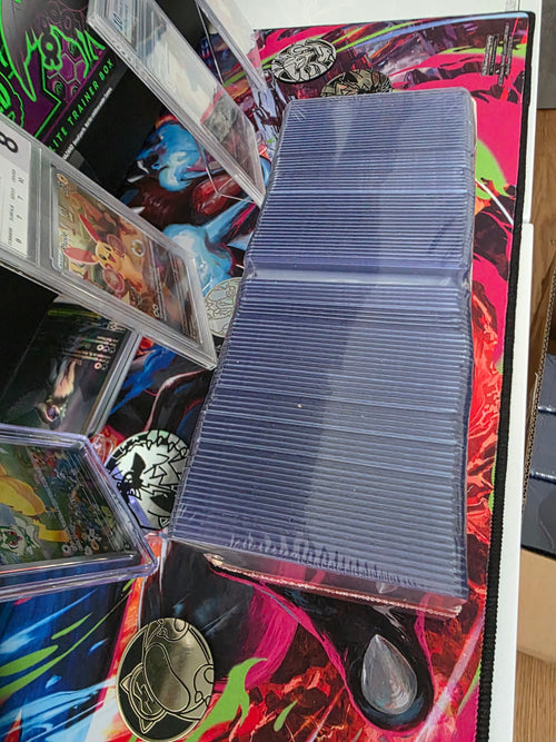 200-pack Toploaders + Sleeves (HELT NYA) – Pokémon / TCG