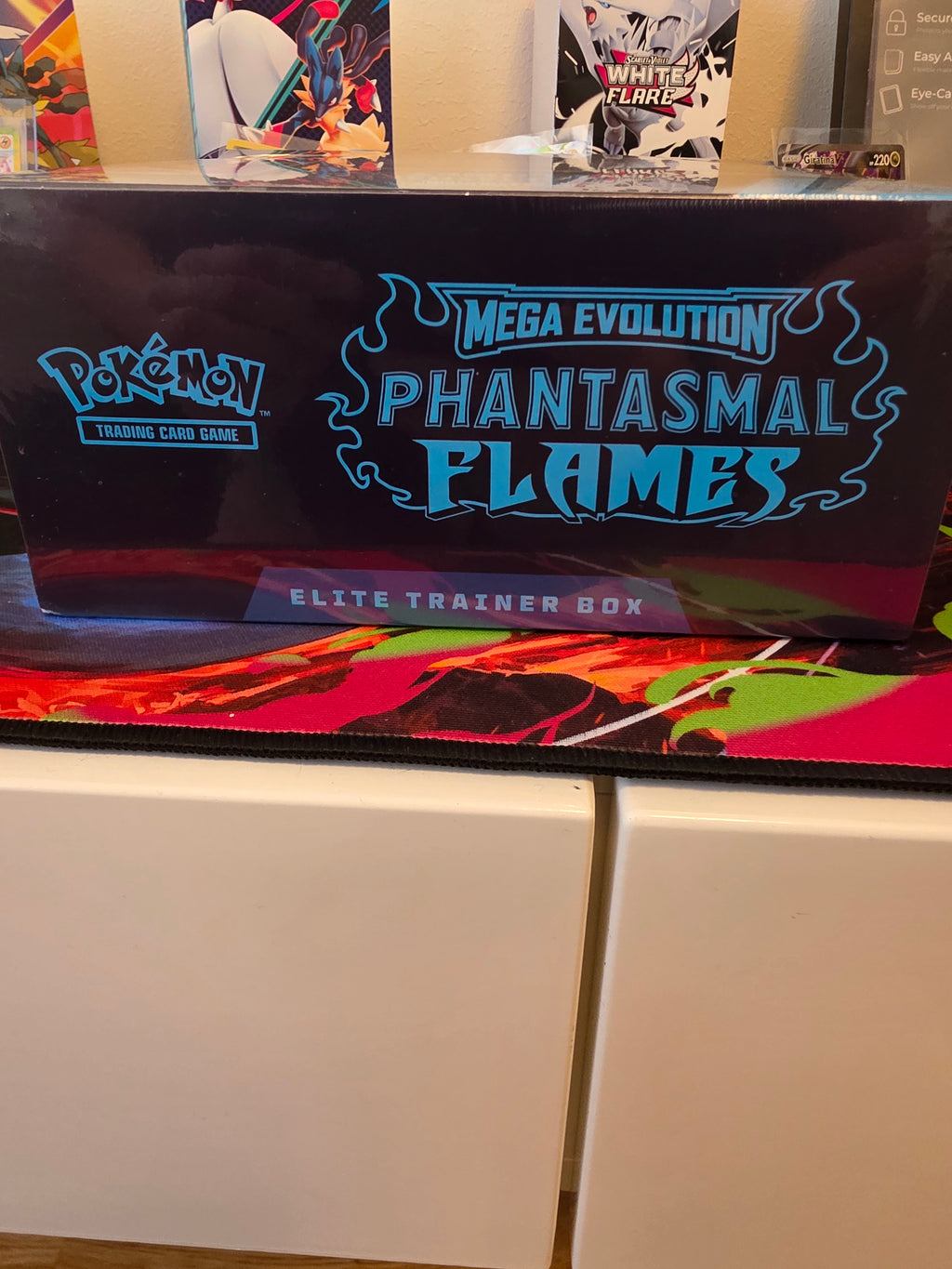 🔥 Pokémon Phantasmal Flames Elite Trainer Box – Nytt i lager!