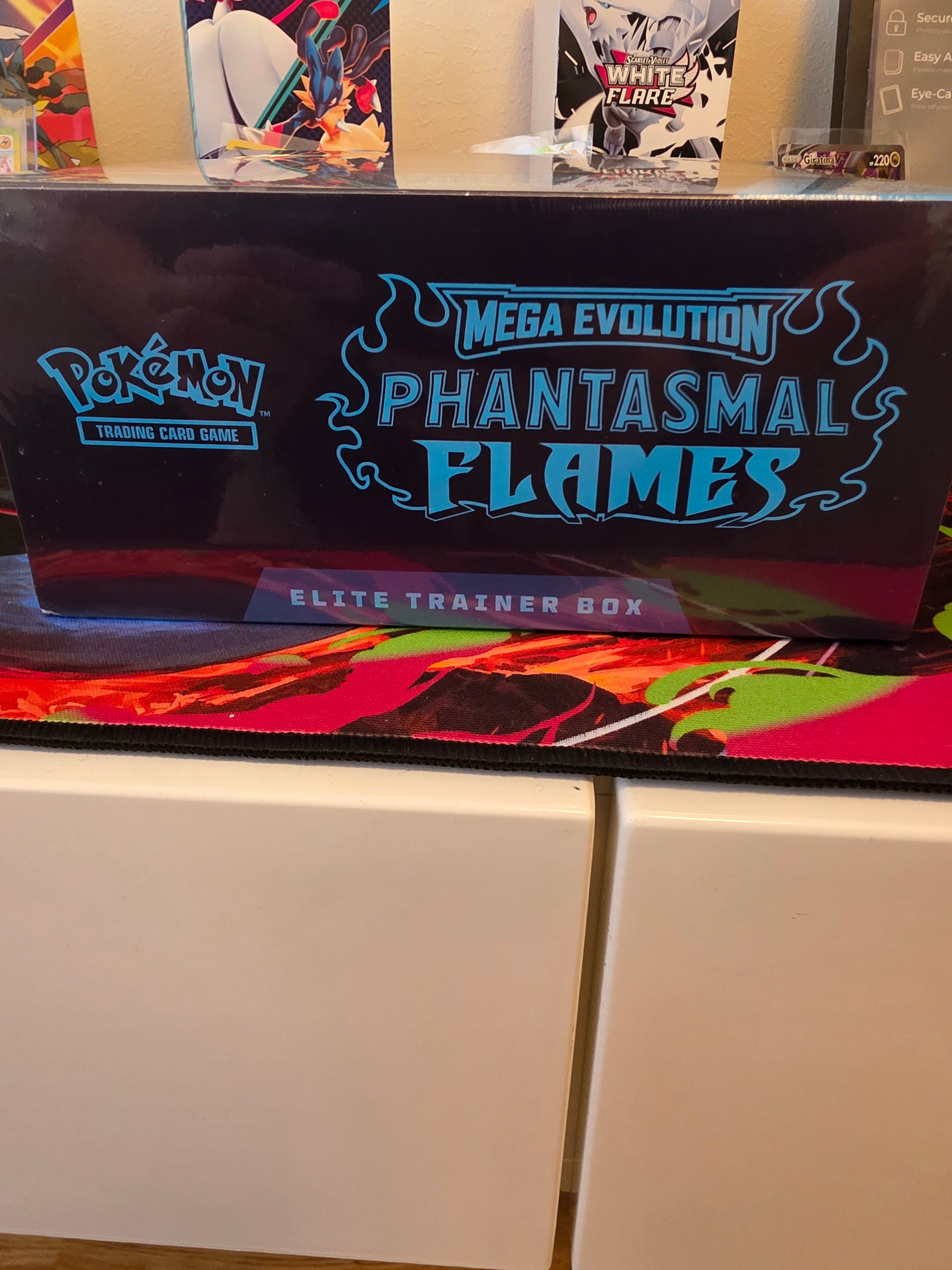🔥 Pokémon Phantasmal Flames Elite Trainer Box – Nytt i lager!